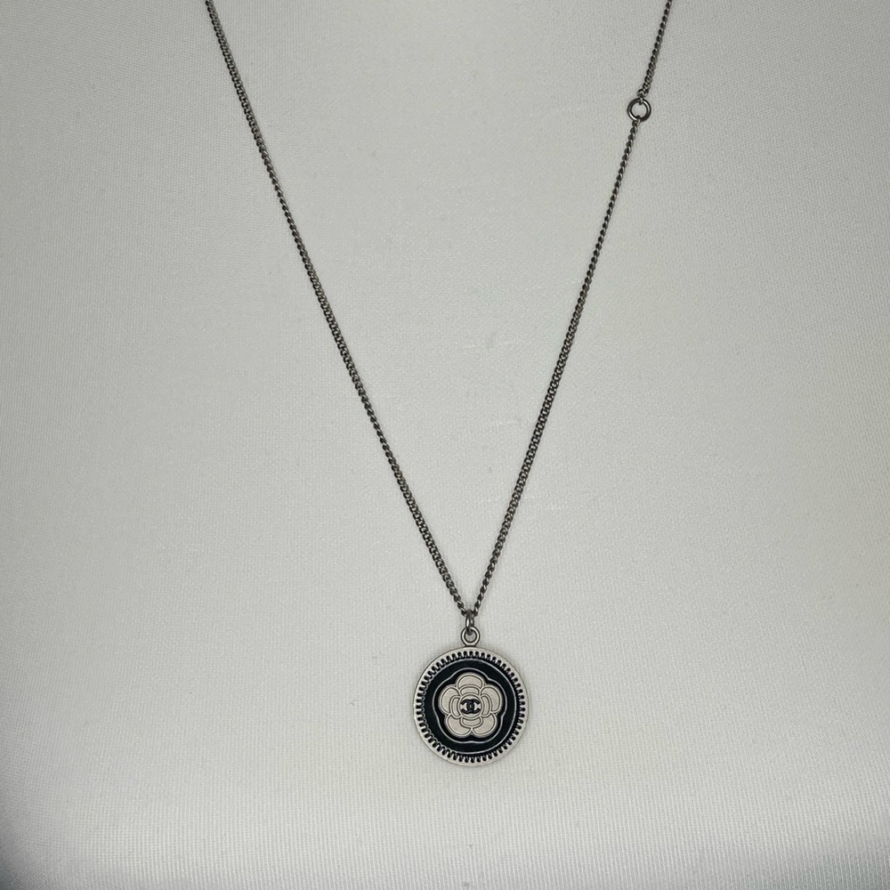 Chanel Camellia Necklace With The Box